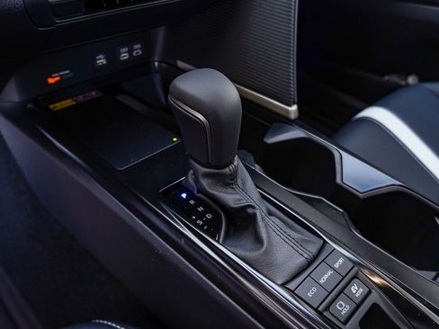 New 2026 Toyota Camry Hybrid FWD image 25