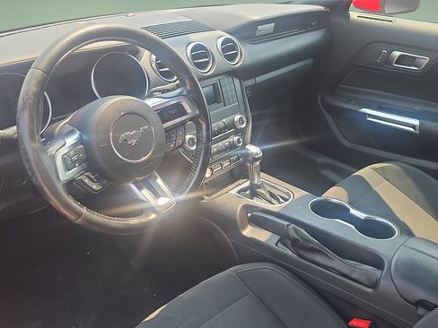 Used 2019 Ford Mustang Convertible RWD image 17