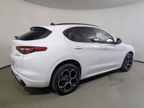 Used 2023 Alfa Romeo Stelvio Veloce AWD/4WD image 7
