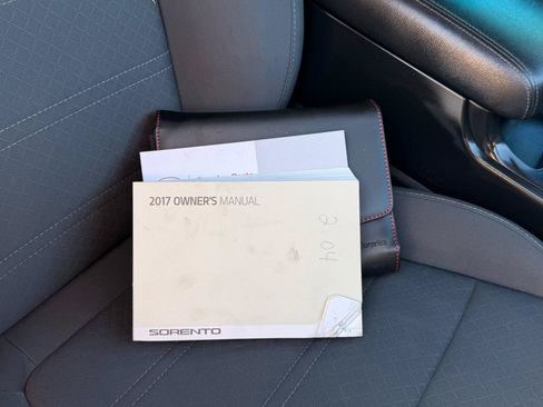 Used 2017 Kia Sorento FWD image 25