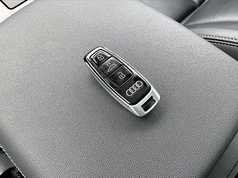 Used 2019 Audi Q8 Premium Plus w/ Premium Plus image 38