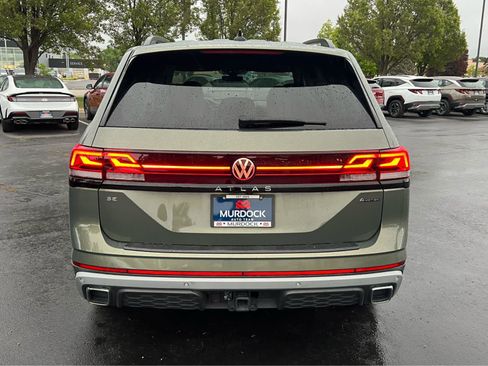 Used 2024 Volkswagen Atlas Peak Edition SE AWD/4WD image 9