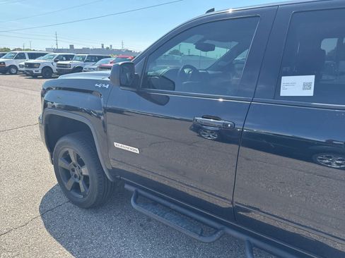 Used 2018 GMC Sierra 1500 SLE w/ Elevation Edition AWD/4WD image 17