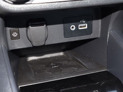 Used 2023 Nissan Versa SV FWD image 23