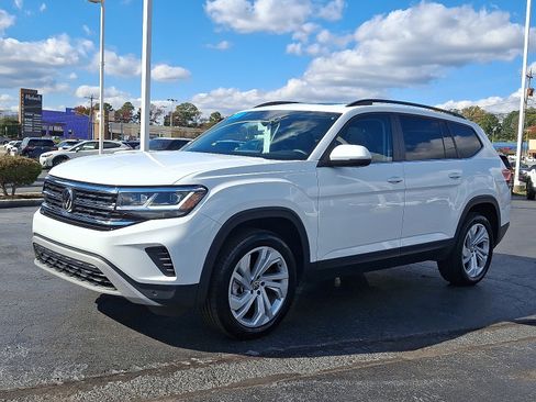 Certified 2023 Volkswagen Atlas SE w/ Panoramic Sunroof Package image 3