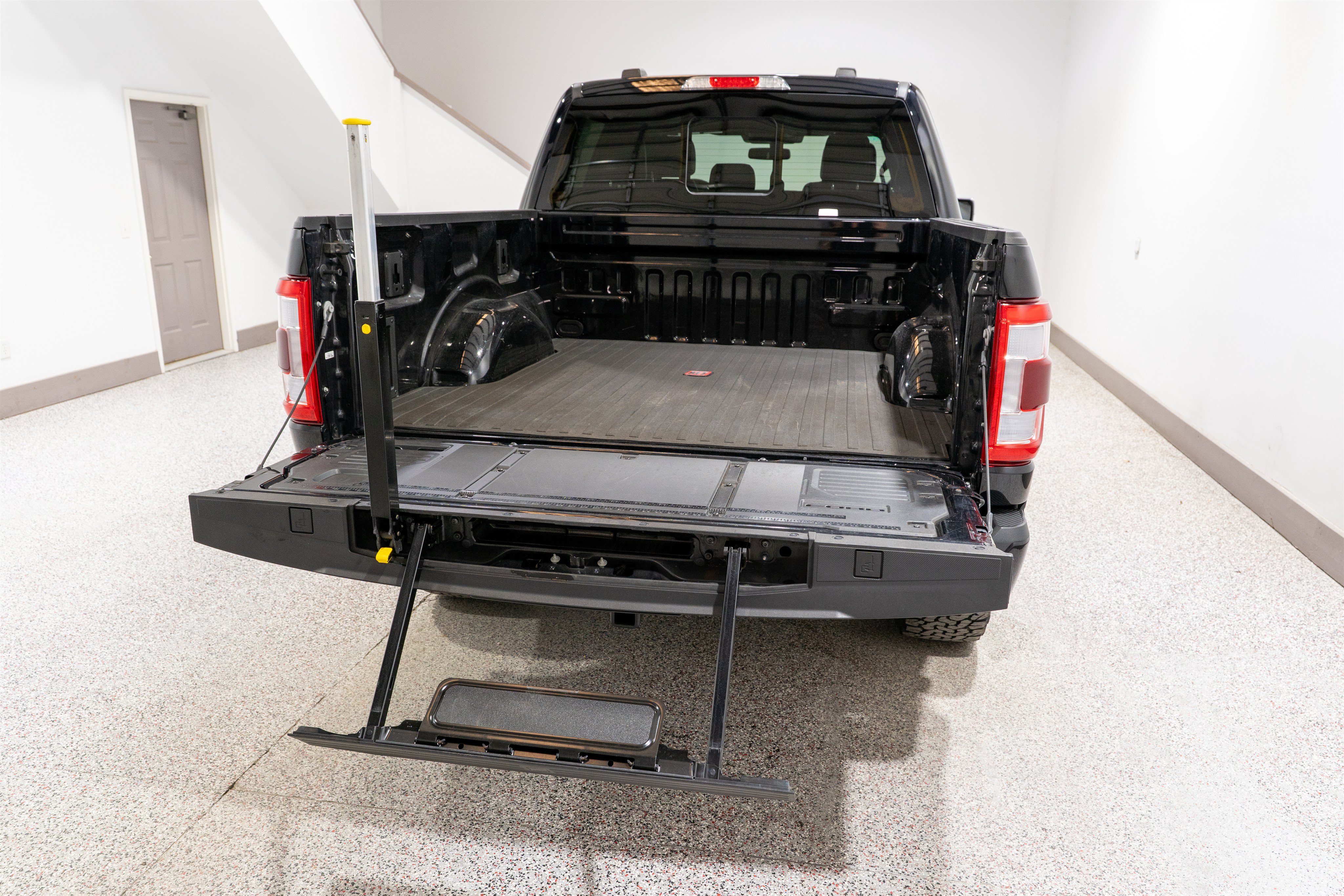 Used 2023 Ford F150 Platinum w/ FX4 Off-Road Package AWD/4WD image 11