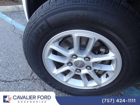 Used 2019 Jeep Grand Cherokee Laredo RWD image 30