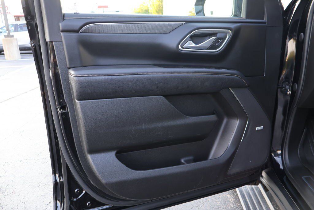Used 2023 GMC Yukon XL AT4 w/ AT4 Premium Package AWD/4WD image 13
