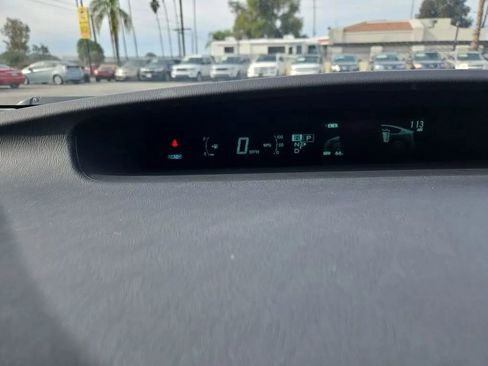 Used 2015 Toyota Prius Four image 25
