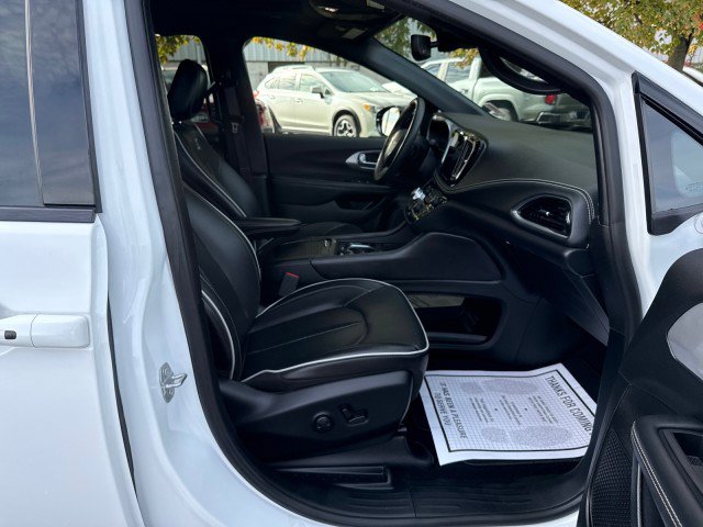 Used 2025 Chrysler Pacifica Limited FWD image 31