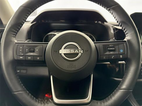 Used 2024 Nissan Pathfinder SL image 16