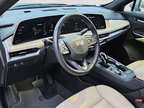 Used 2025 Cadillac XT4 Premium Luxury FWD image 10