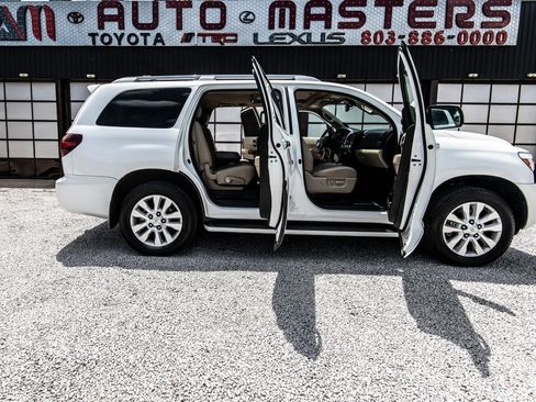 Used 2020 Toyota Sequoia Platinum RWD image 19