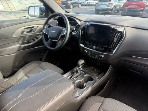 Used 2023 Chevrolet Traverse LT image 6