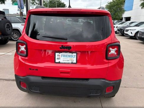 Used 2023 Jeep Renegade Latitude AWD/4WD image 8