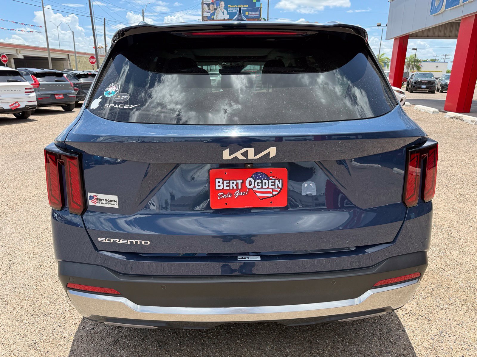 Used 2024 Kia Sorento S w/ Panoramic Sunroof Package FWD image 4