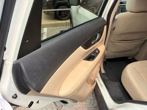 Used 2016 Nissan Rogue SV AWD/4WD image 20
