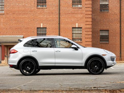 Used 2011 Porsche Cayenne Sport Utility 4D image 6