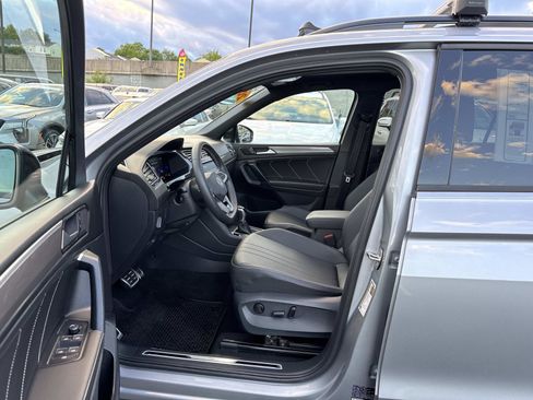 Used 2023 Volkswagen Tiguan SE R-Line AWD/4WD image 19