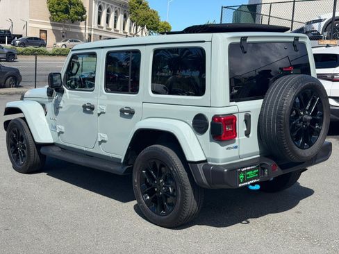 Used 2023 Jeep Wrangler Unlimited Sahara AWD/4WD image 7