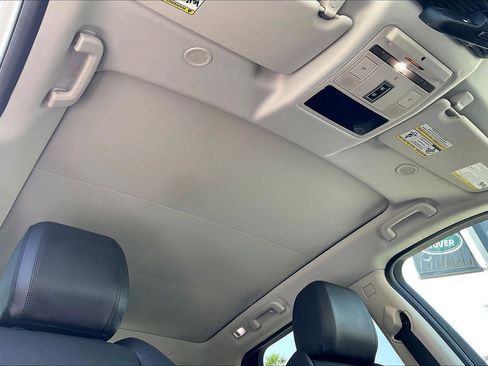 Used 2024 Land Rover Discovery Sport S image 13