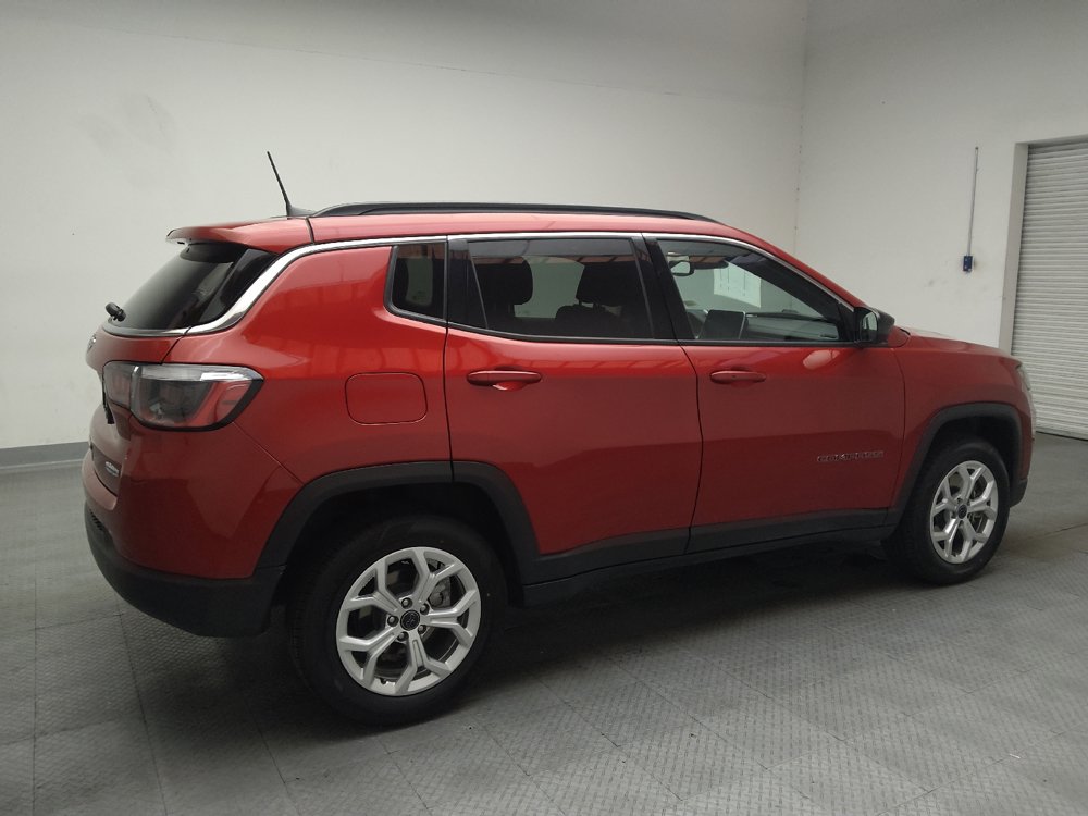 Used 2025 Jeep Compass Latitude w/ Sun & Sound Group AWD/4WD image 10