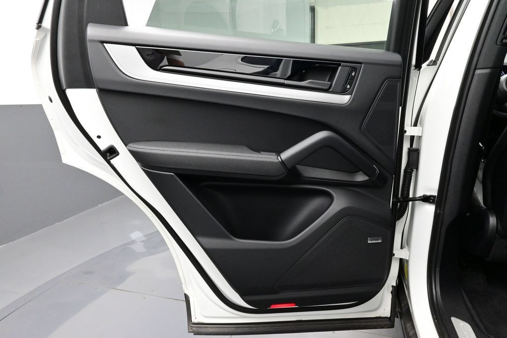 Certified 2024 Porsche Cayenne AWD/4WD image 12
