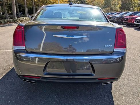 Used 2023 Chrysler 300 Touring image 9