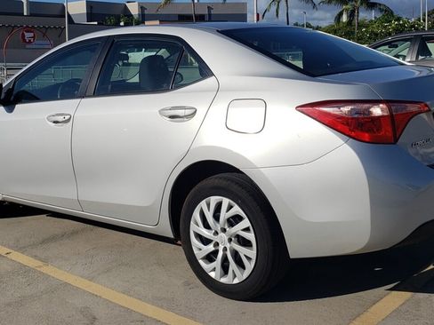 Used 2018 Toyota Corolla LE FWD image 3
