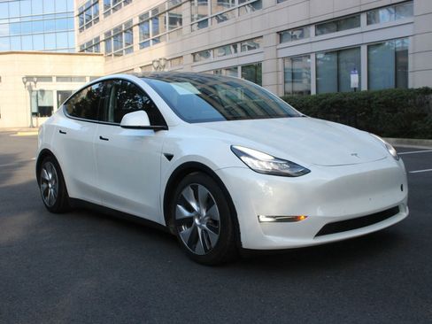 Used 2020 Tesla Model Y Long Range AWD/4WD image 1