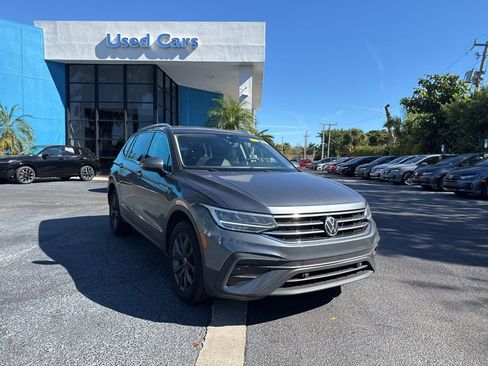 Used 2023 Volkswagen Tiguan SE image 2