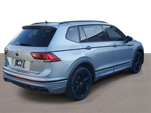 Certified 2022 Volkswagen Tiguan SE R-Line image 4