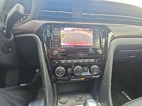 Used 2022 Volkswagen Passat 2.0T image 10