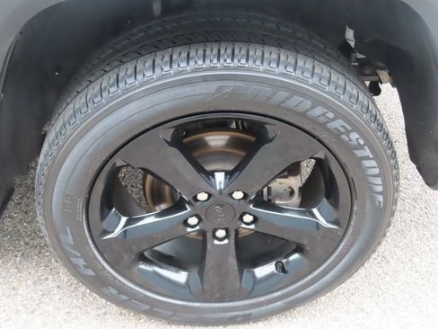 Used 2023 Jeep Grand Cherokee Altitude AWD/4WD image 15