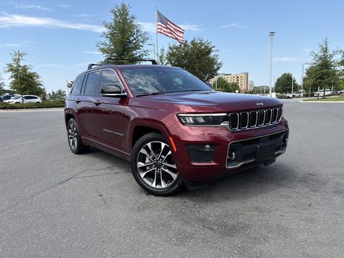 Used 2024 Jeep Grand Cherokee Overland w/ Adv Protech Group III AWD/4WD image 2