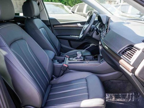 Used 2023 Audi Q5 2.0T Premium w/ Convenience Package image 16