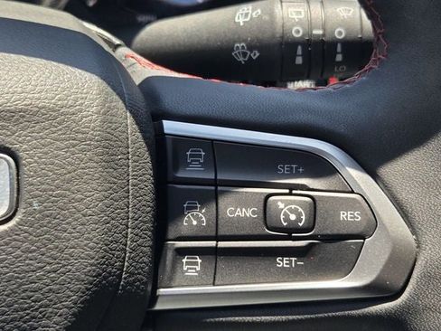 Used 2025 Jeep Compass Trailhawk AWD/4WD image 24