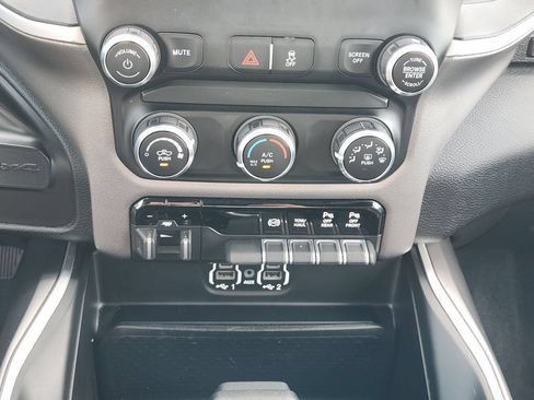 Used 2022 RAM 2500 Big Horn w/ Level 1 Equipment Group AWD/4WD image 20