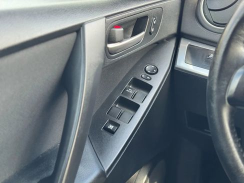 Used 2013 MAZDA MAZDA3 i Touring image 27