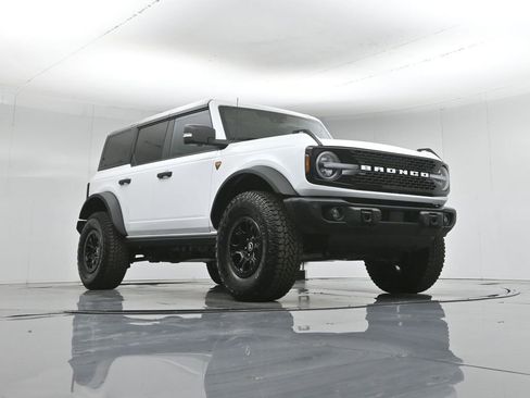 Used 2025 Ford Bronco Badlands image 47