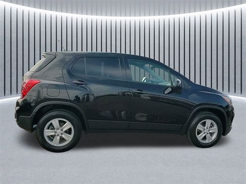 Used 2021 Chevrolet Trax LS w/ Tint and Cruise Package image 5