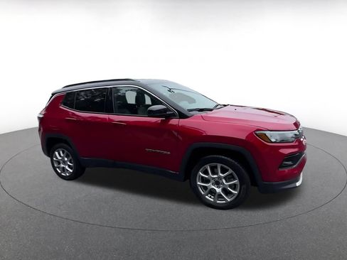 Used 2025 Jeep Compass Limited AWD/4WD image 2