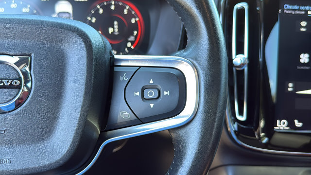 Used 2019 Volvo XC40 T5 Momentum AWD/4WD image 13