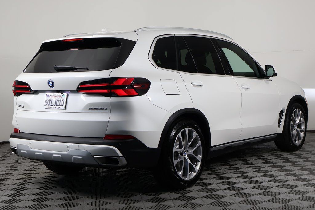 Certified 2026 BMW X5 xDrive50e w/ Climate Comfort Package AWD/4WD image 4
