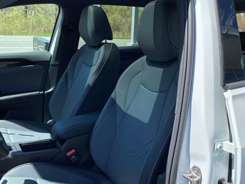 New 2026 Volkswagen Tiguan SE R-Line AWD/4WD image 13