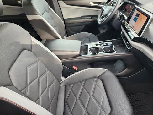 Used 2024 Volkswagen Atlas Peak Edition SEL image 19