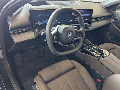 Used 2025 BMW i5 eDrive40i w/ Premium Package image 10