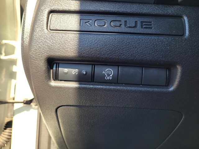 Used 2023 Nissan Rogue S FWD image 14
