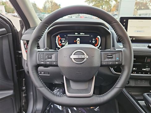 Certified 2025 Nissan Rogue Platinum image 23