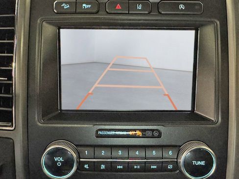 Used 2021 Ford Expedition XLT image 18